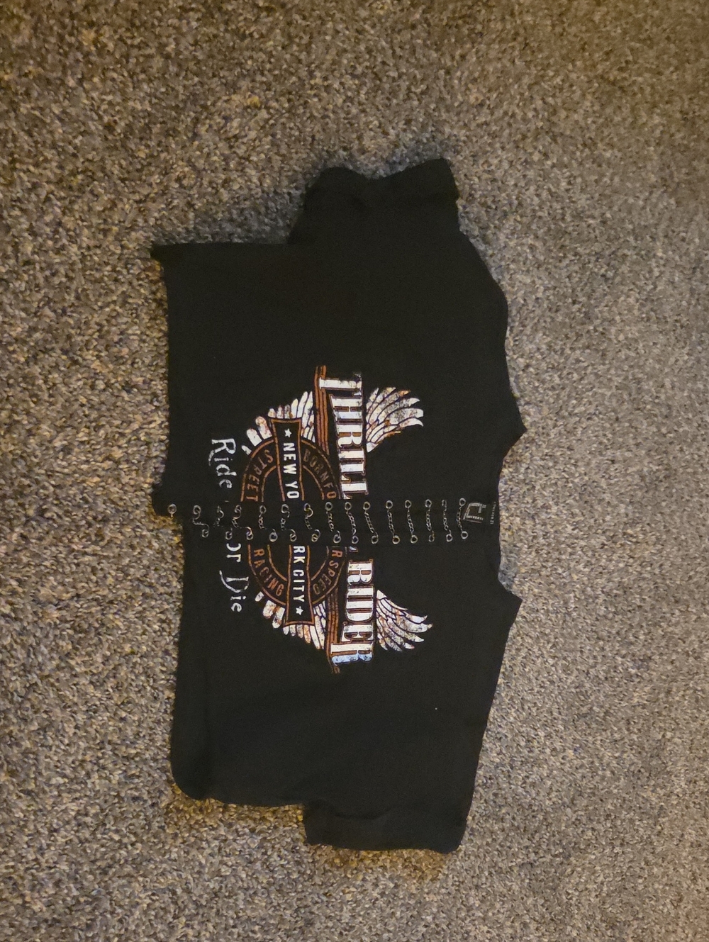 Thrill Rider Black Chain Graphic Crop Tee - FOVEVER 21